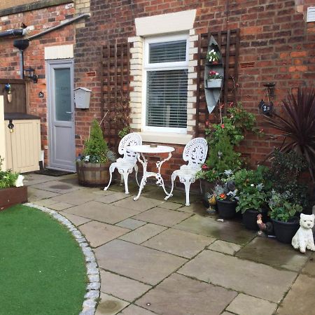 Leafy Lytham Central Lovely Ground Floor 1 Bedroom Apartment With Private Garden In Lytham Dog Friendly Lytham St Annes Extérieur photo