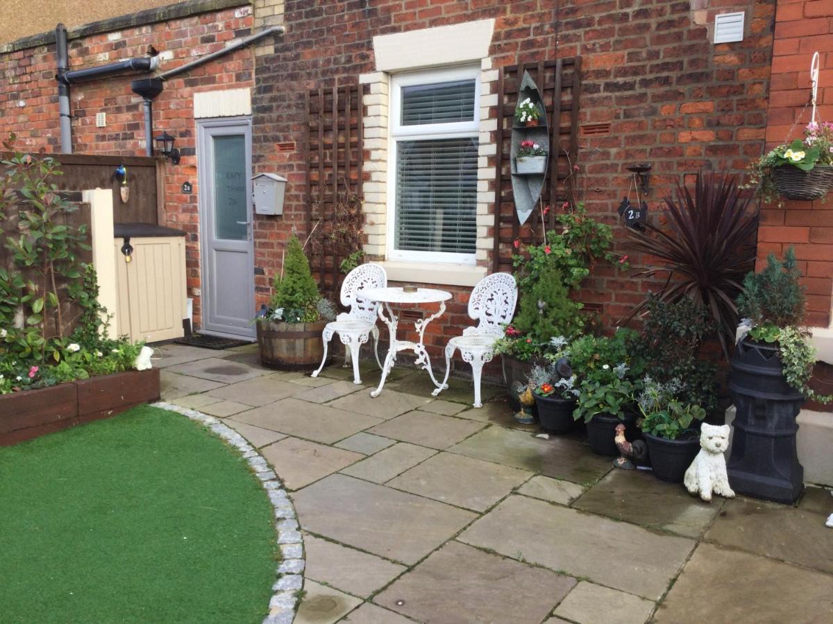 Leafy Lytham Central Lovely Ground Floor 1 Bedroom Apartment With Private Garden In Lytham Dog Friendly Lytham St Annes Extérieur photo