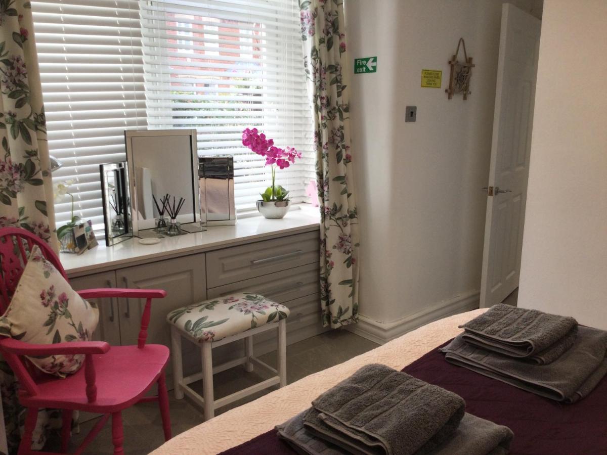 Leafy Lytham Central Lovely Ground Floor 1 Bedroom Apartment With Private Garden In Lytham Dog Friendly Lytham St Annes Extérieur photo